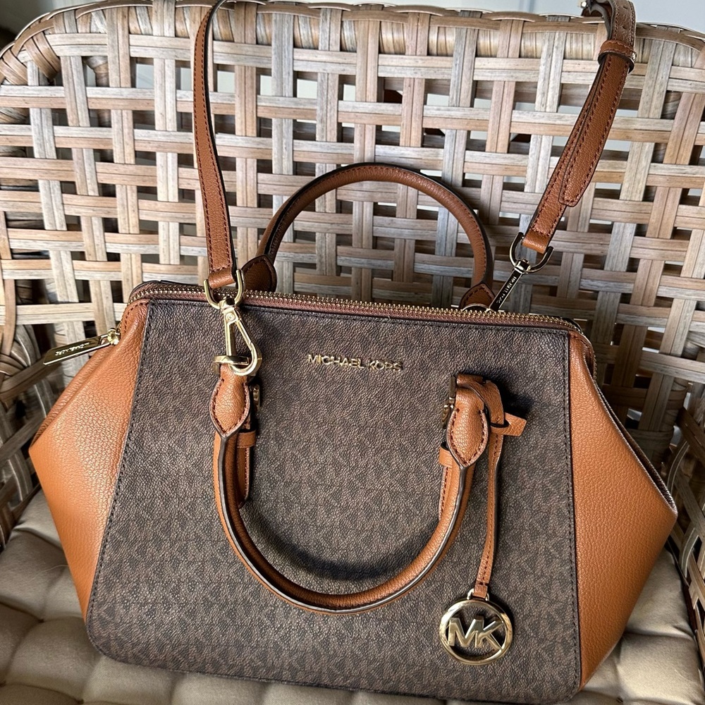 Michael Kors Handbag never used but no tags.